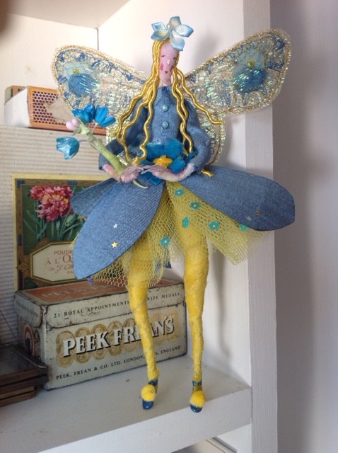 FORGET-ME-NOT A 17cm high fairy